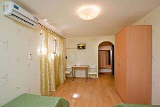 Отель Тис Краснодар Двухместный номер с 2 отдельными кроватями-1