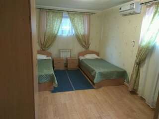 Отель Тис Краснодар Двухместный номер с 2 отдельными кроватями-2