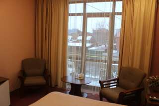 Отель Тис Краснодар Стандартный двухместный номер с 1 кроватью и балконом-2