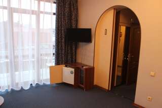 Отель Тис Краснодар Двухместный номер с 1 кроватью и балконом-4